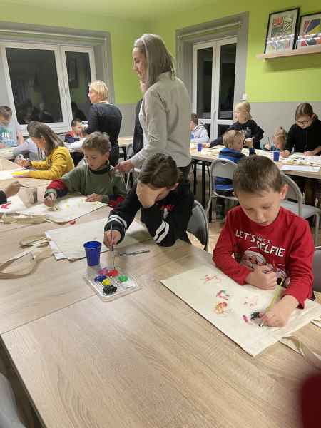 Zdjęcie przedstawia uczestników warsztatów