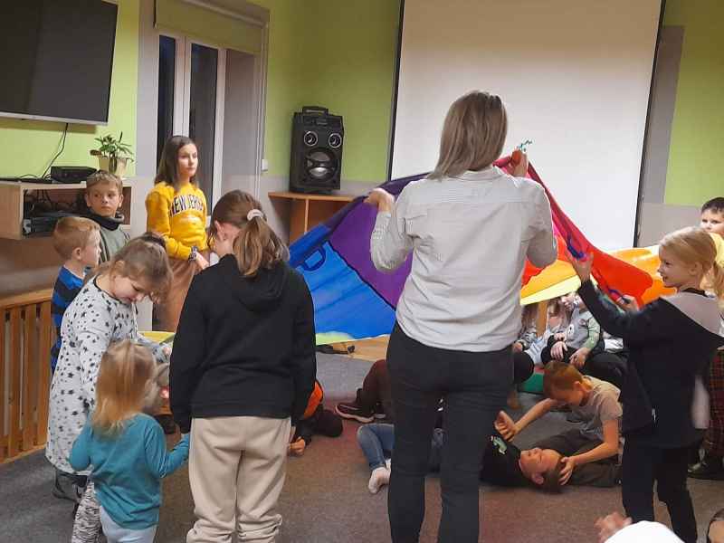 Zdjęcie przedstawia uczestników warsztatów